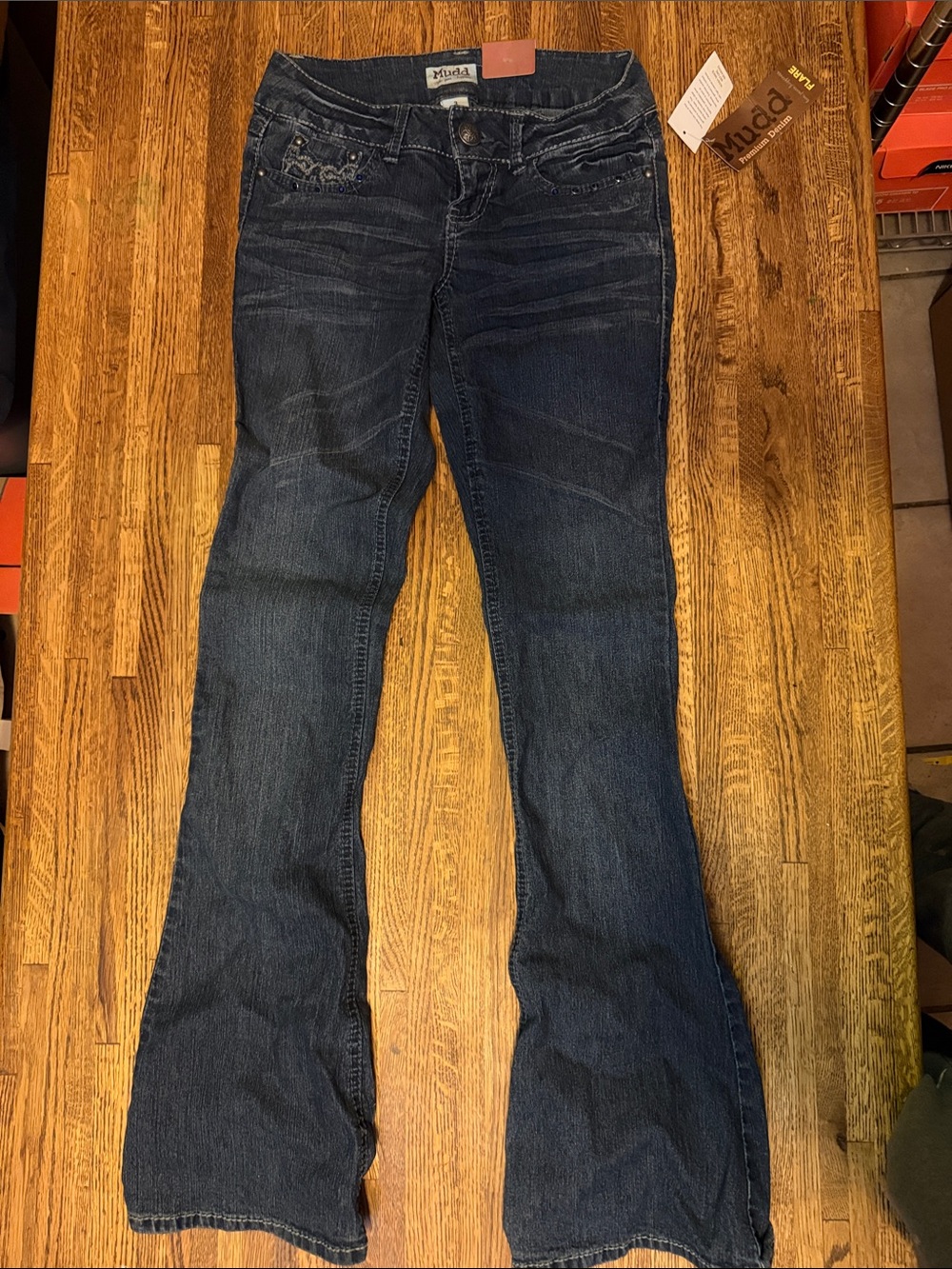 New with tags size 3 Mudd juniors Women's Dark Blue studded Flare Jeans 26 x 32
